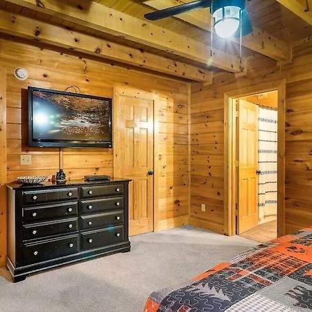 Cabin-N-Smokys! Indoor Resort Pool Views Hot Tub Game Room เซอเวียร์วีล ภายนอก รูปภาพ