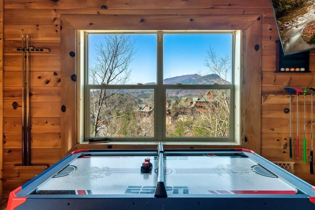 Cabin-N-Smokys! Indoor Resort Pool Views Hot Tub Game Room เซอเวียร์วีล ภายนอก รูปภาพ