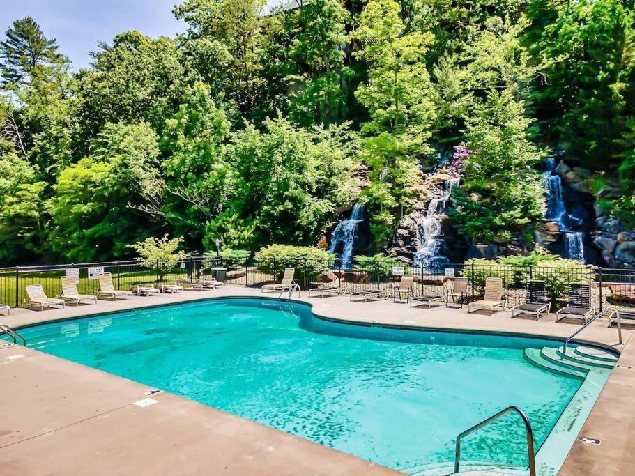 Cabin-N-Smokys! Indoor Resort Pool Views Hot Tub Game Room เซอเวียร์วีล ภายนอก รูปภาพ