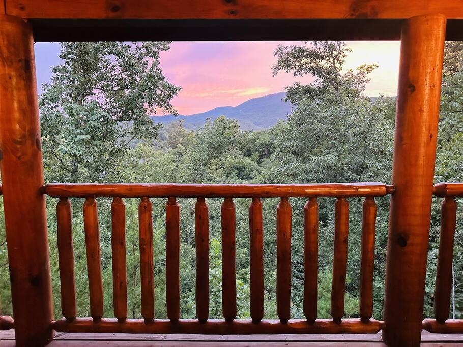 Cabin-N-Smokys! Indoor Resort Pool Views Hot Tub Game Room เซอเวียร์วีล ภายนอก รูปภาพ