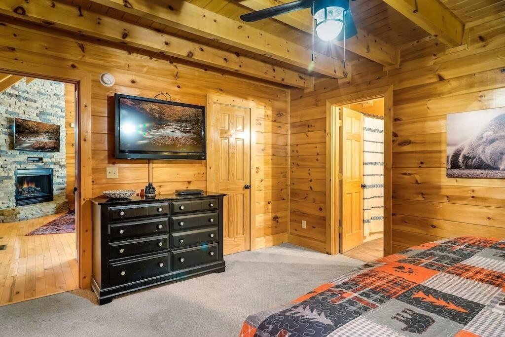 Cabin-N-Smokys! Indoor Resort Pool Views Hot Tub Game Room เซอเวียร์วีล ภายนอก รูปภาพ