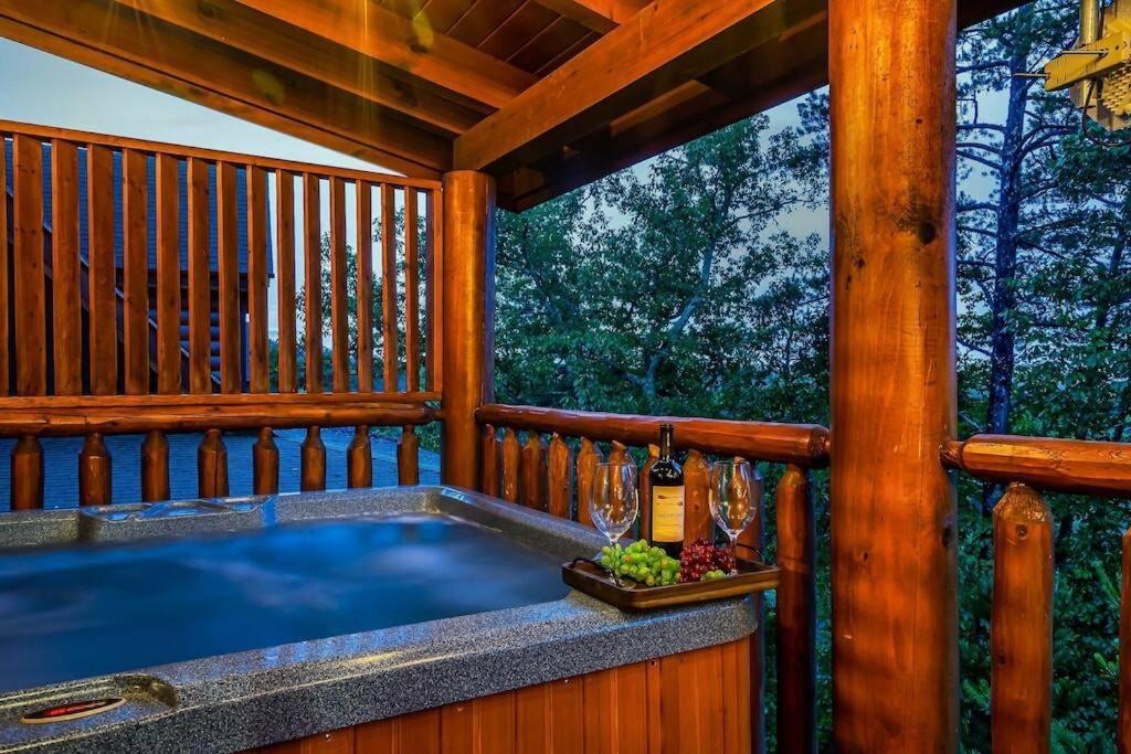 Cabin-N-Smokys! Indoor Resort Pool Views Hot Tub Game Room เซอเวียร์วีล ภายนอก รูปภาพ
