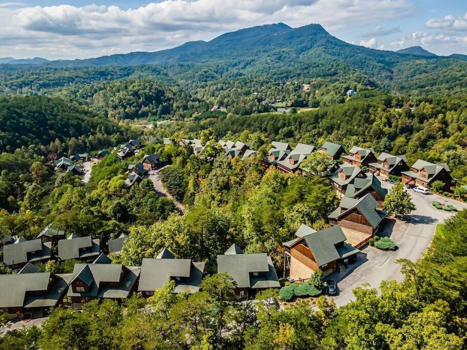 Cabin-N-Smokys! Indoor Resort Pool Views Hot Tub Game Room เซอเวียร์วีล ภายนอก รูปภาพ