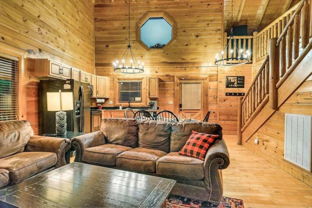 Cabin-N-Smokys! Indoor Resort Pool Views Hot Tub Game Room เซอเวียร์วีล ภายนอก รูปภาพ