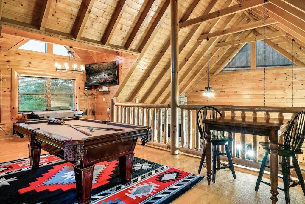 Cabin-N-Smokys! Indoor Resort Pool Views Hot Tub Game Room เซอเวียร์วีล ภายนอก รูปภาพ