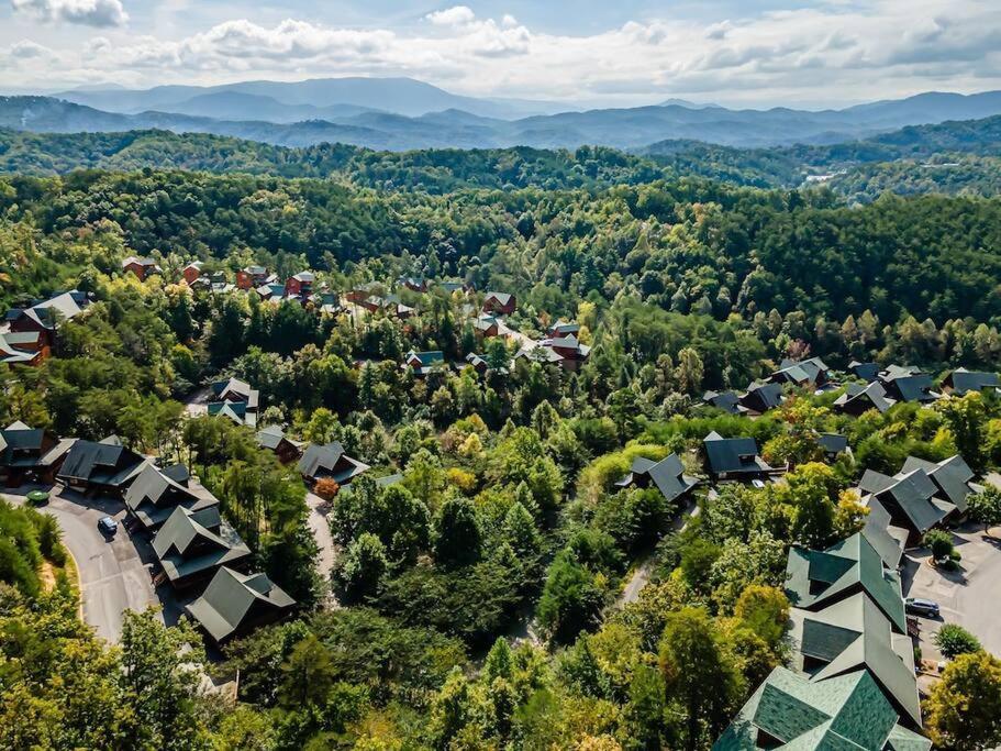 Cabin-N-Smokys! Indoor Resort Pool Views Hot Tub Game Room เซอเวียร์วีล ภายนอก รูปภาพ
