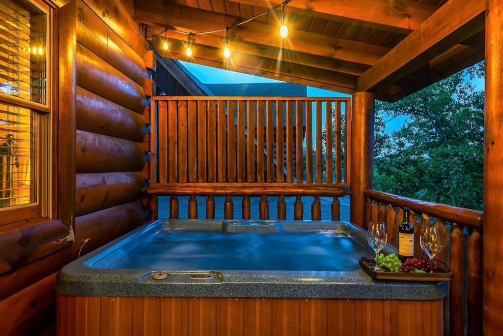 Cabin-N-Smokys! Indoor Resort Pool Views Hot Tub Game Room เซอเวียร์วีล ภายนอก รูปภาพ