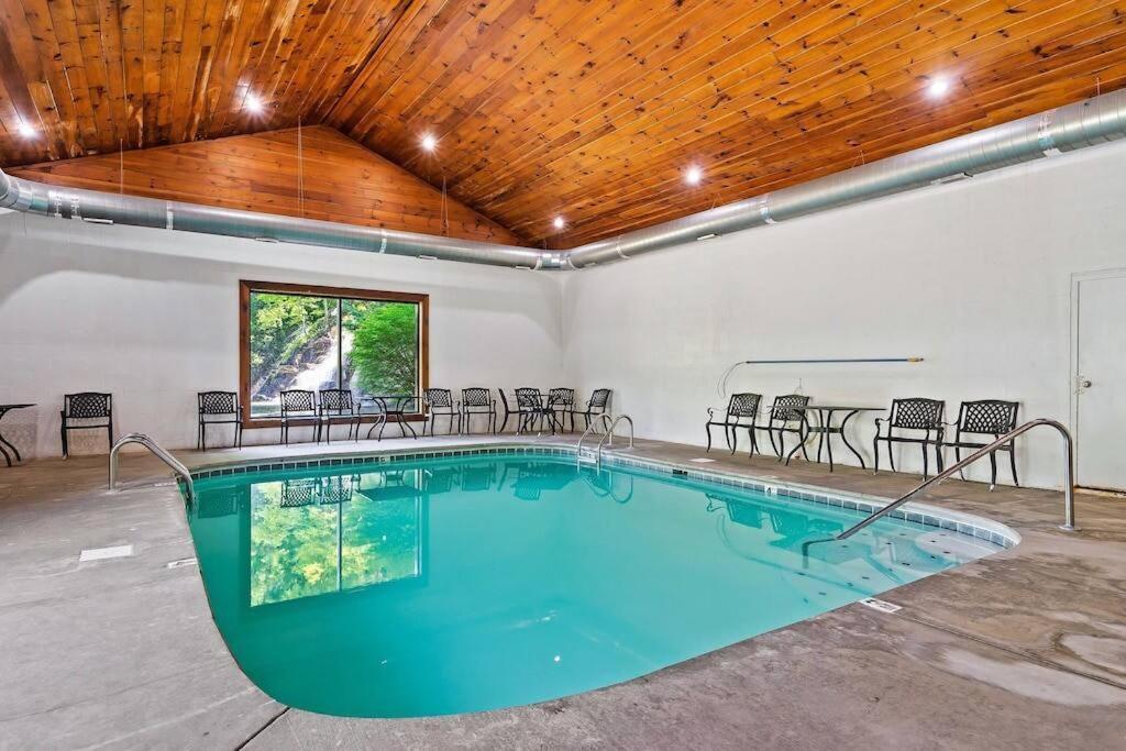 Cabin-N-Smokys! Indoor Resort Pool Views Hot Tub Game Room เซอเวียร์วีล ภายนอก รูปภาพ
