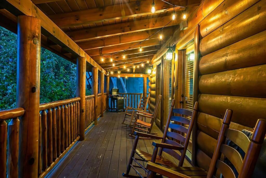 Cabin-N-Smokys! Indoor Resort Pool Views Hot Tub Game Room เซอเวียร์วีล ภายนอก รูปภาพ
