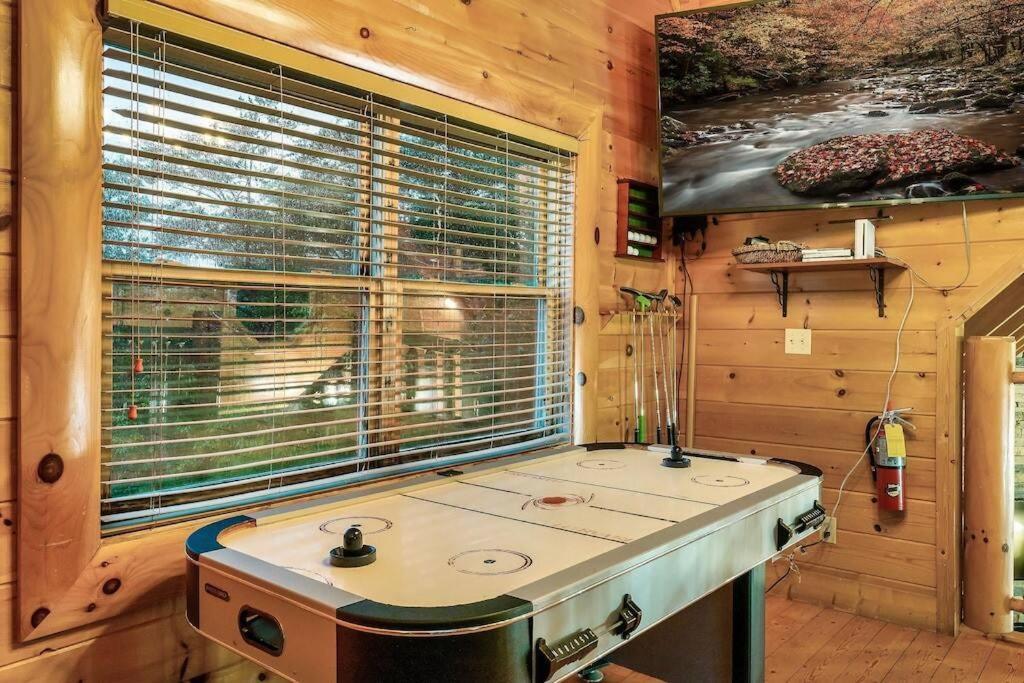 Cabin-N-Smokys! Indoor Resort Pool Views Hot Tub Game Room เซอเวียร์วีล ภายนอก รูปภาพ