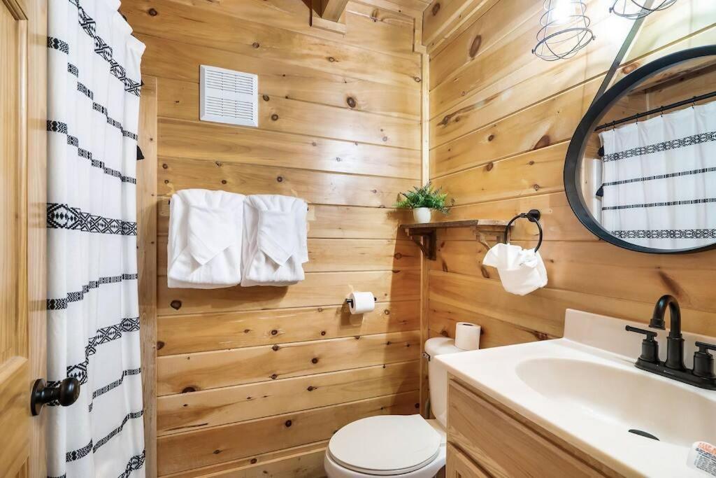 Cabin-N-Smokys! Indoor Resort Pool Views Hot Tub Game Room เซอเวียร์วีล ภายนอก รูปภาพ