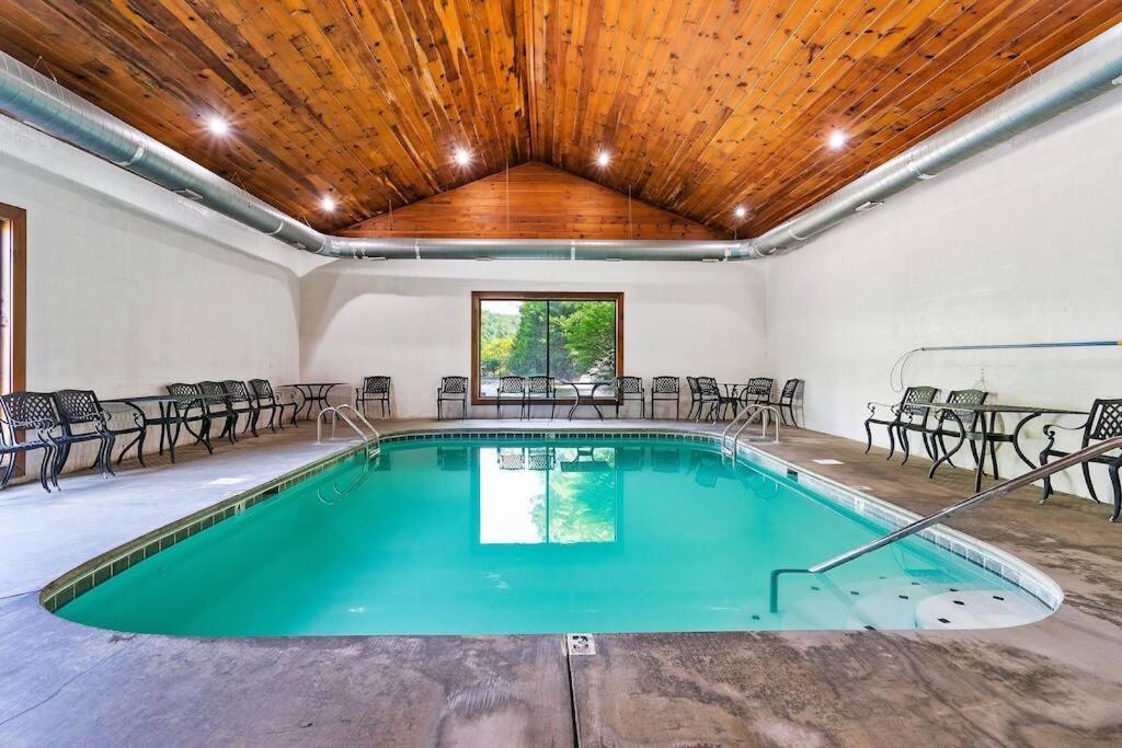 Cabin-N-Smokys! Indoor Resort Pool Views Hot Tub Game Room เซอเวียร์วีล ภายนอก รูปภาพ